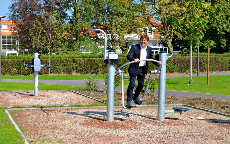 David Bailleul sur un élément de fitness au square Vanoosten