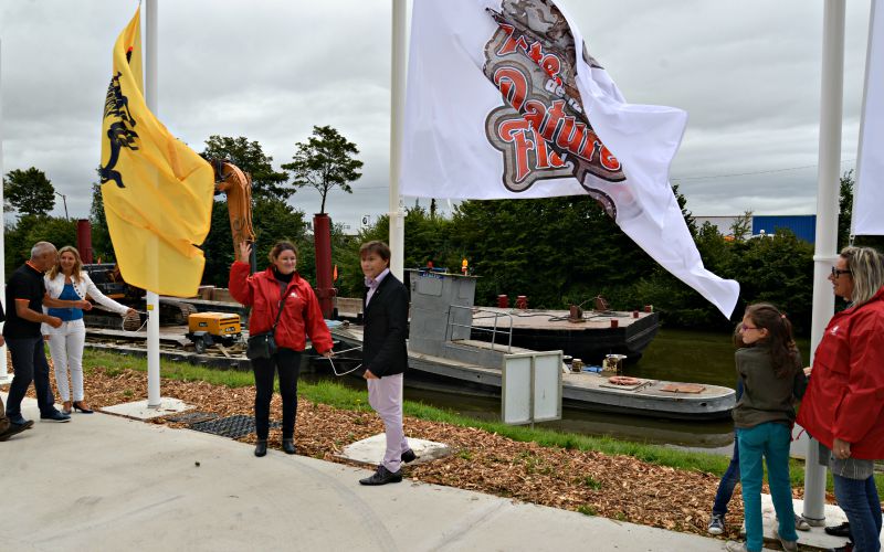 levé de drapeaux rue des forts fête de la nature 2015