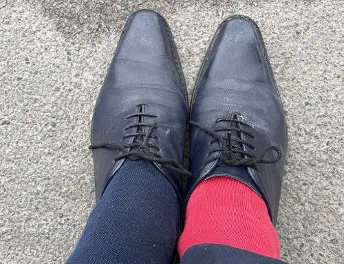 Deux chaussettes dépareillées
