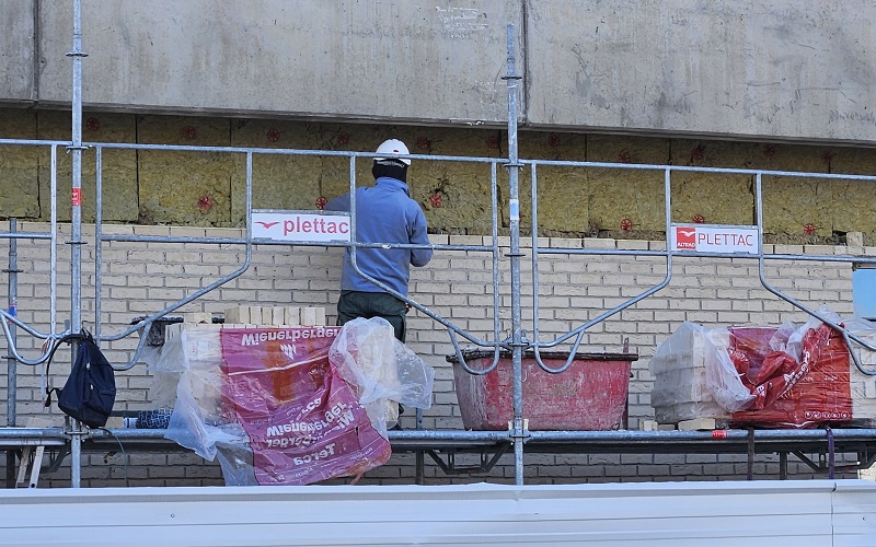 Les murs de briques sont en cours de maçonnerie