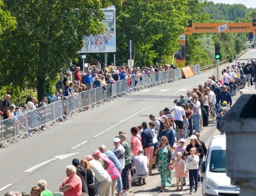 Quel monde tout le long de la route de Bergues !