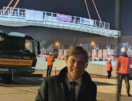 Pose de la nouvelle passerelle des corderies