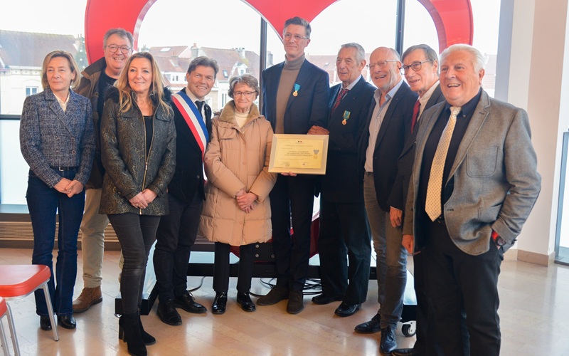 Bravo à Michel Everaert, récompensé par la médaille de la Jeunesse et des Sports