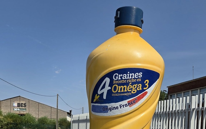 Nez à nez avec cette bouteille d’huile géante